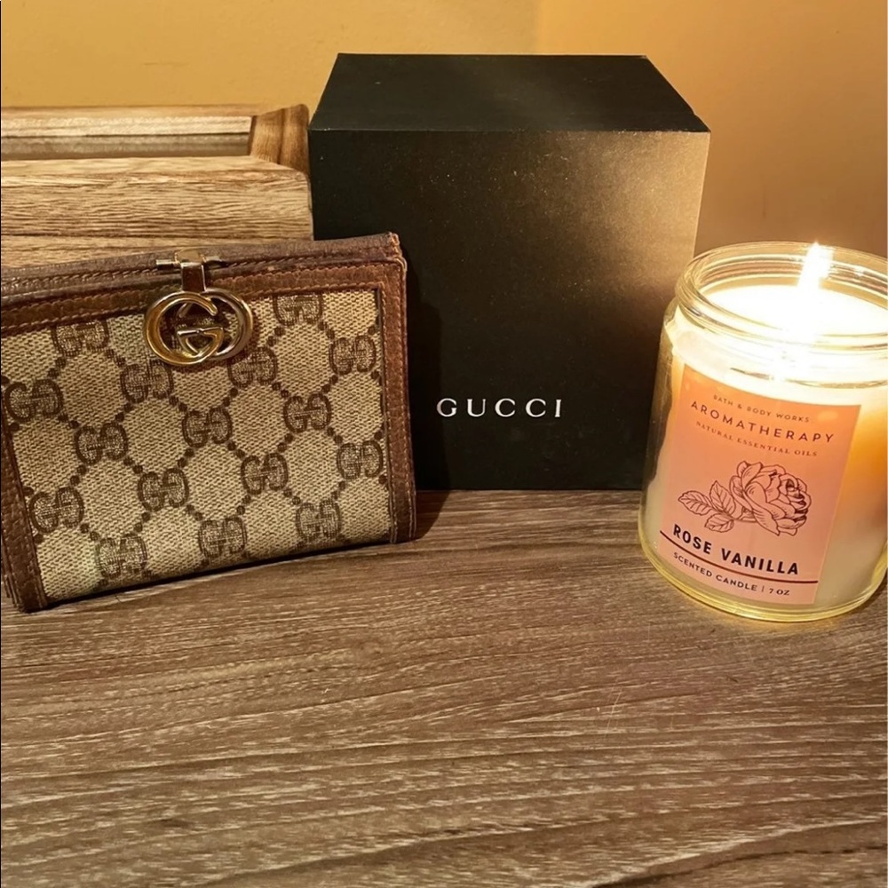 Authentic vintage Gucci wallet